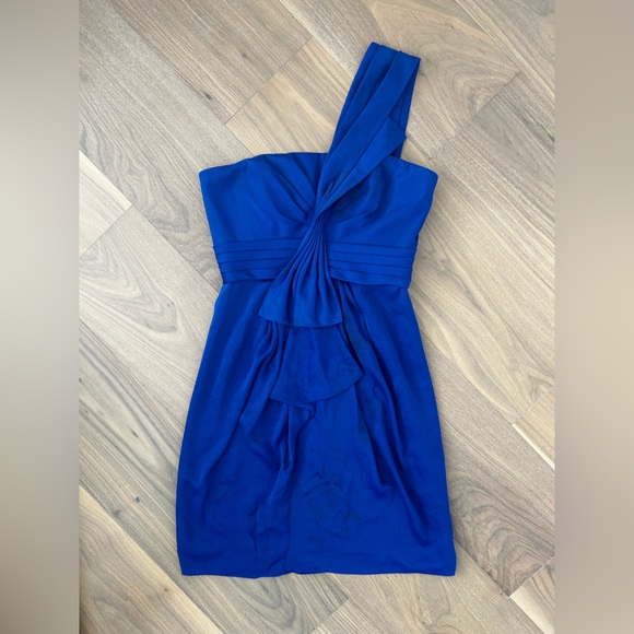 EUC BCBG Maxaria Palais One Shoulder Mini Dress Size 0 - Picture 2 of 8